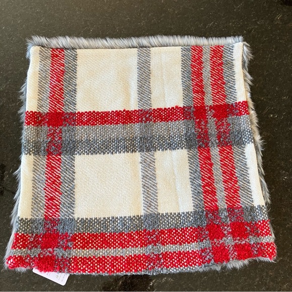 New Pottery Barn Graham Plaid Faux Fur Back Pillow Cover, Grey White Red Plaid - Picture 9 of 16